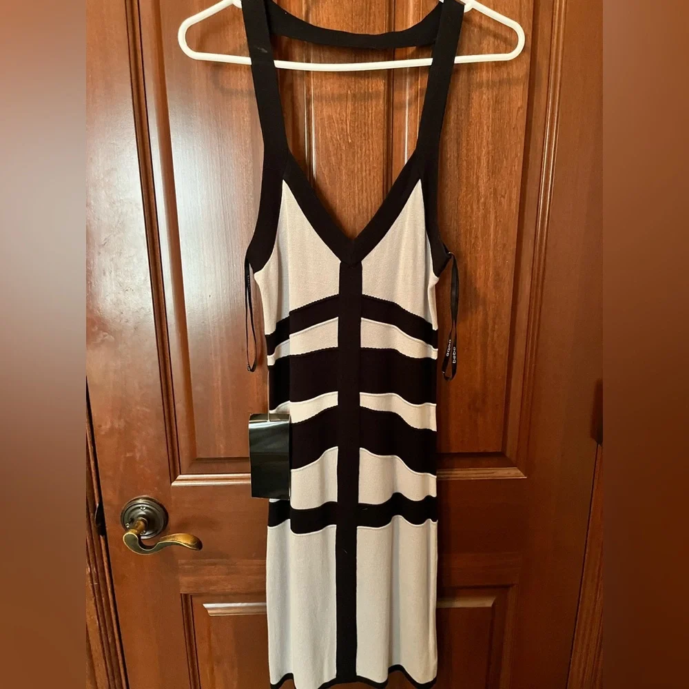 Glamazon 70S black and light grey fitted dress, size medium, brand new - Picture 3 of 5